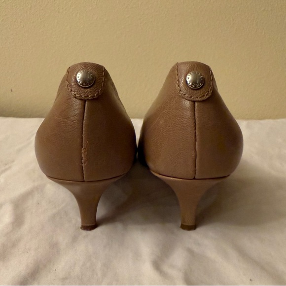 Michael Kors Tan Kitten Heel Pumps, GUC, Size 5. - Picture 9 of 14
